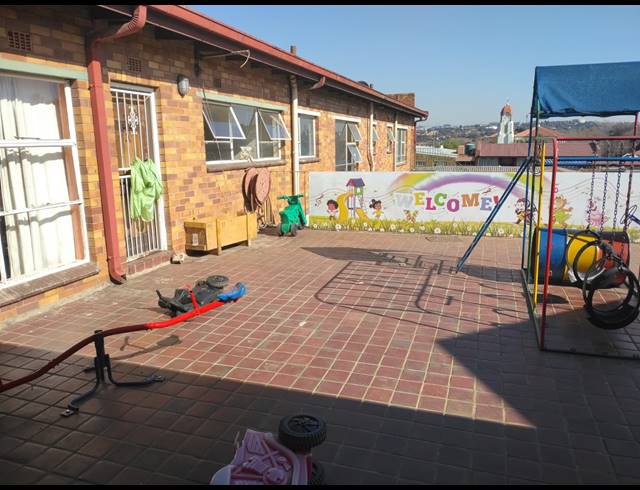 991M² BUSINESS CENTRE FOR SALE IN ALBERTON NORTH